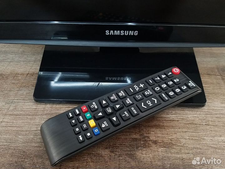 Samsung 24 дюйма c Wi-Fi SMART TV