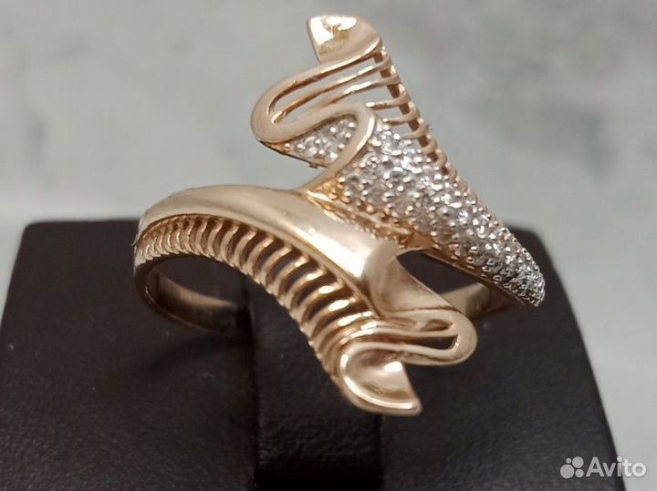 Золотое кольцо 585 пробы массой 2.77 грамма (Р19)