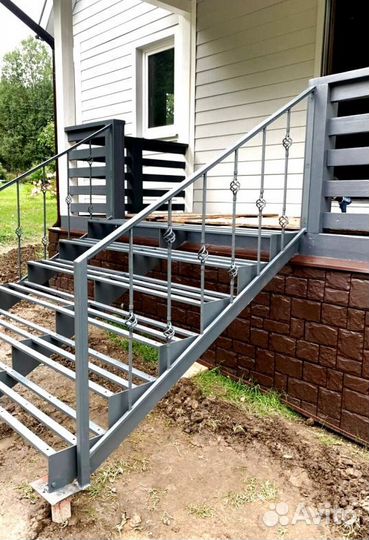 Лестничные перила кованные с монтажем
