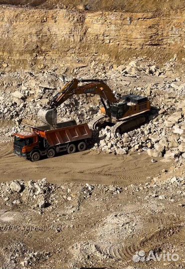 Водитель самосвала