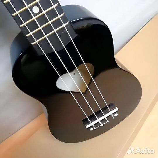 Новая укулеле с сердцем