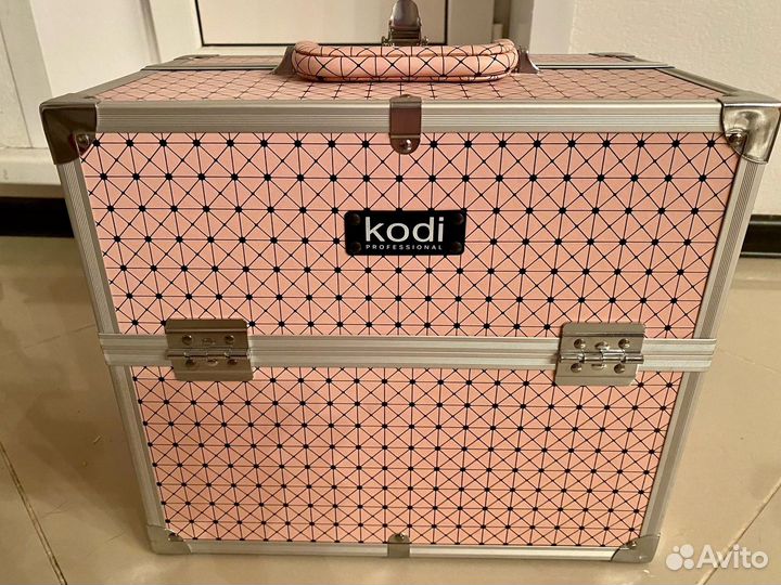 Бьюти кейс Kodi визажиста маникюра косметики