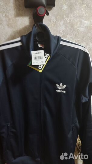 Спортивный костюм adidas строгий