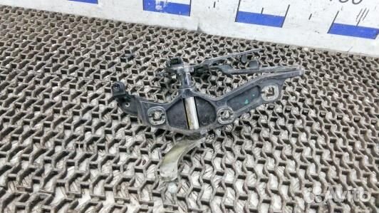 Петля капота mercedes benz S-class W221 (7AD12D501