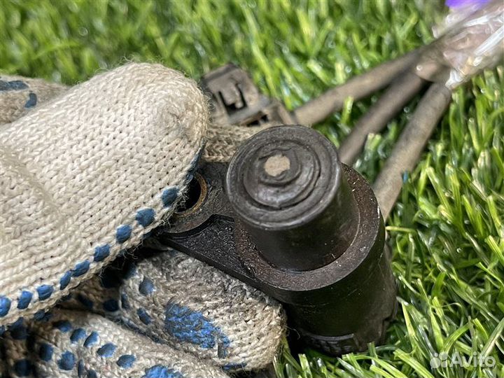 Датчик abs задний правый Toyota Granvia/Grand