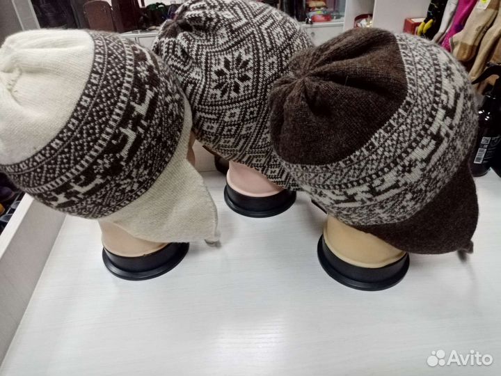 Шапки с ушками из овечьей шерсти. Монголия