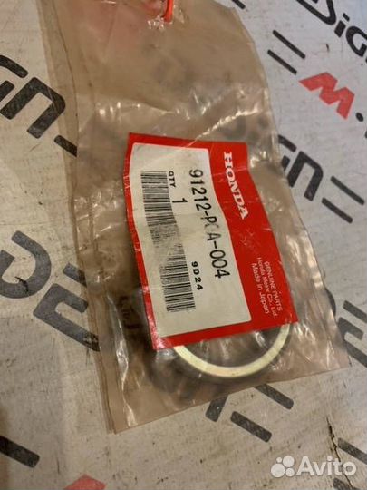 Сальник коленвала передний Honda 91212-P0A-004