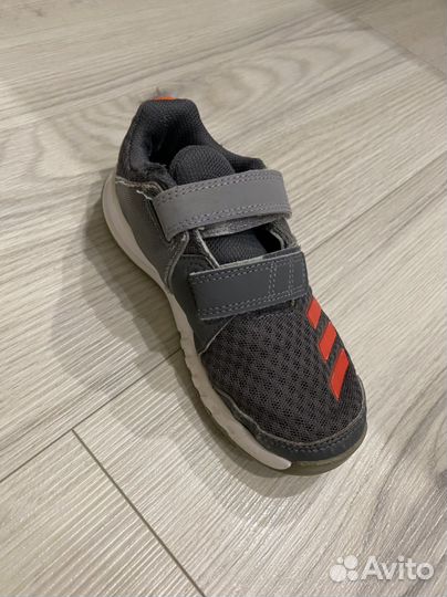 Кроссовки adidas