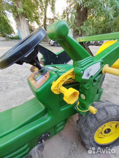 Детский педальный трактор John Deere