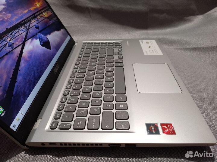 Мощный ноутбук asus X515DA 2022 года