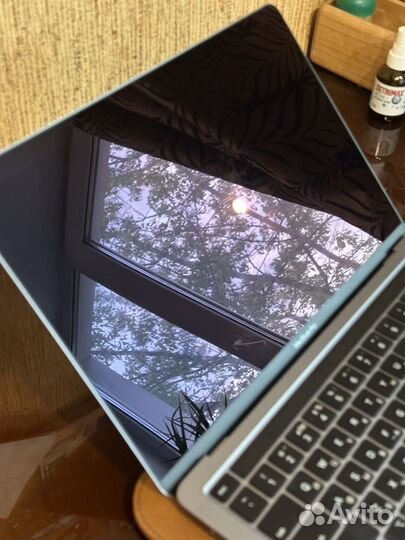 Macbook pro 13 m1 2020 (8/512)
