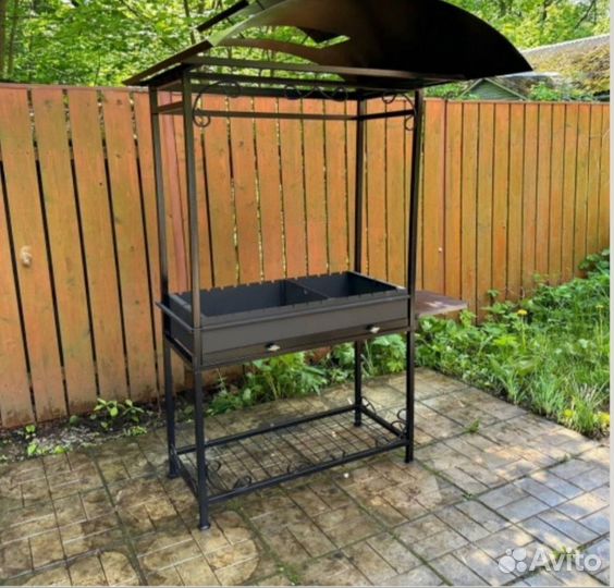 Мангал с крышей