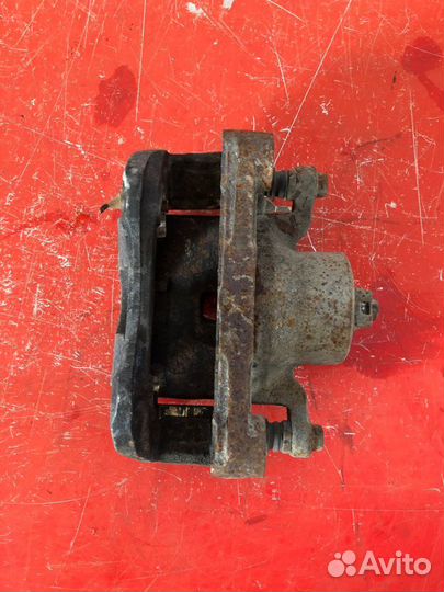 Суппорт тормозной передний левый Nissan Teana J32