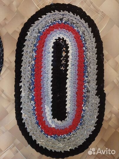 Коврик вязаный