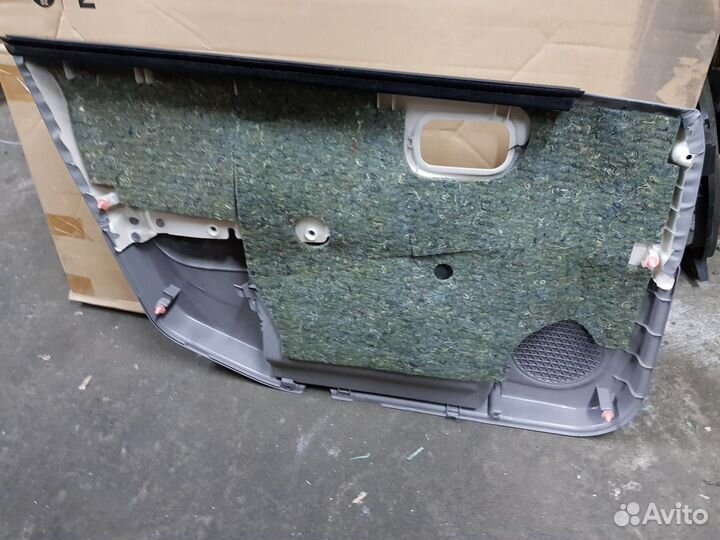 Обшивка двери правой Ниссан Альмера N16 80900BN320