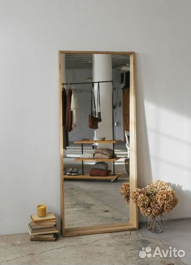 Зеркало напольное в деревянной раме