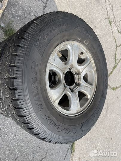 Goodyear UltraGrip 500 265/70 R16 65B