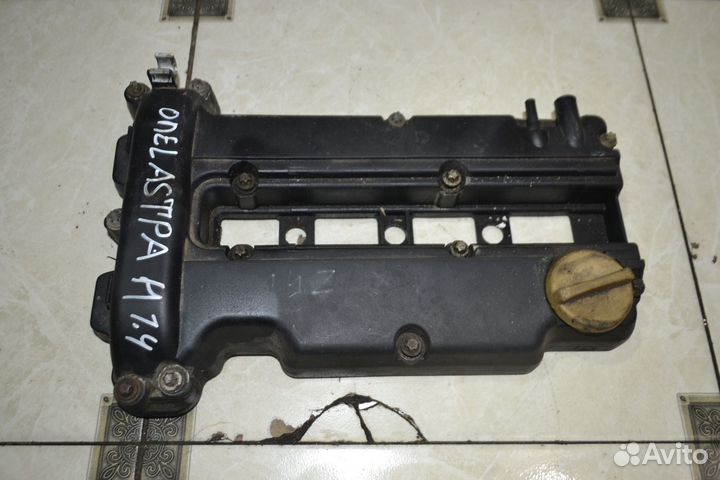 Клапанная крышка Opel Astra H