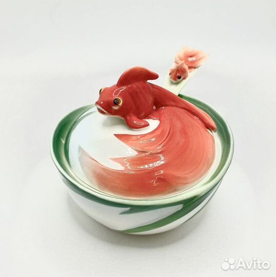Конфетница. Икорница. Разное.Фарфор.Золотые рыбки