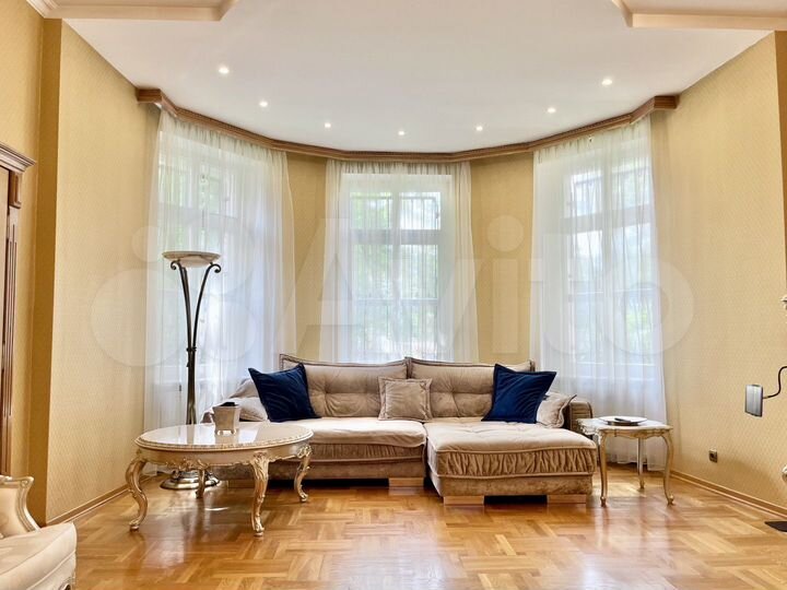 4-к. квартира, 202 м², 1/2 эт.