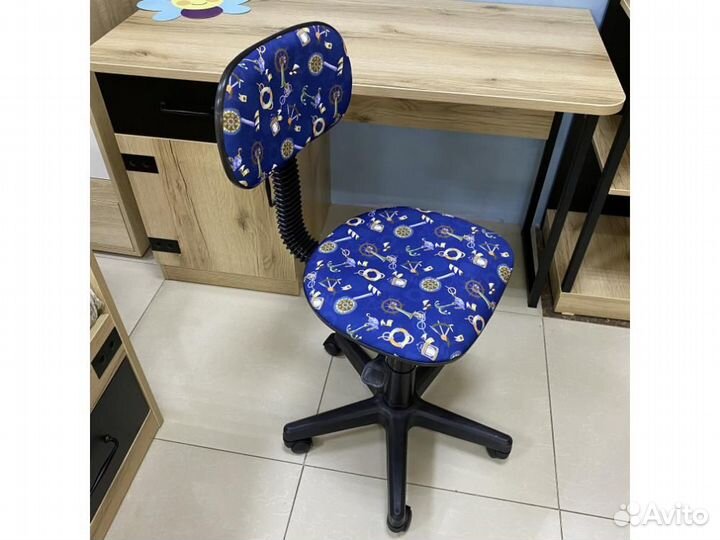 Стул для школьника регулируемый