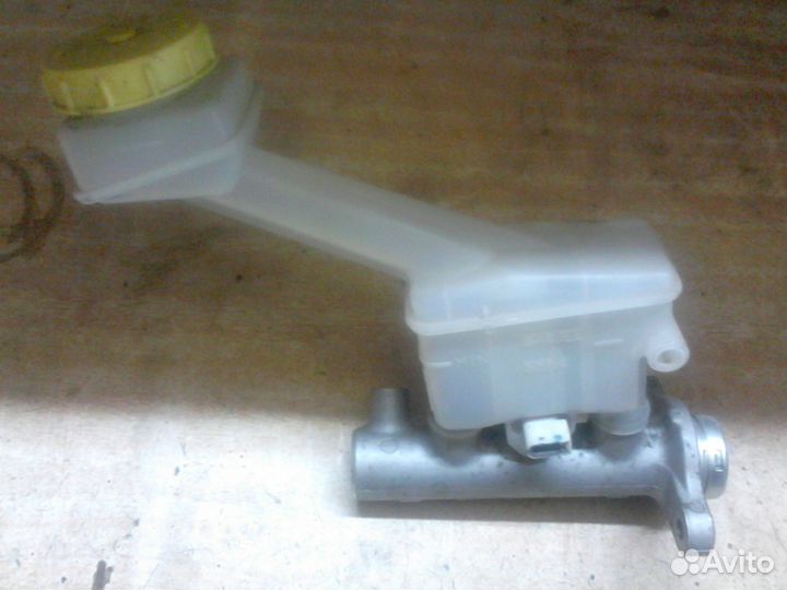 Главный тормозной цилиндр Nissan X-trail