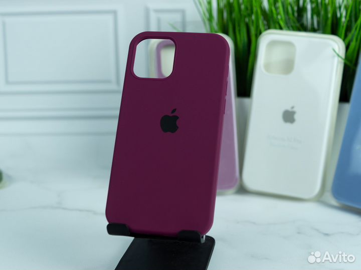 Чехол на iPhone 12