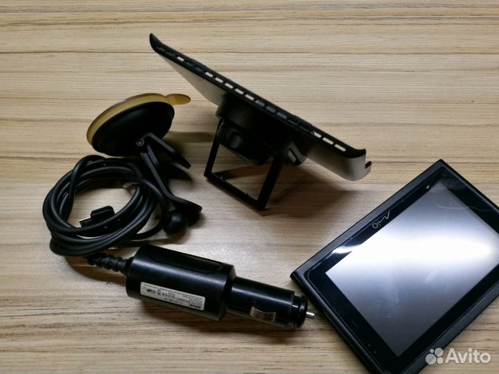 Отличный навигатор Mio Moov 380