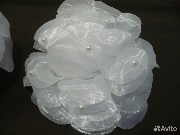 Пышные банты на резинках с бусинками и подвесками