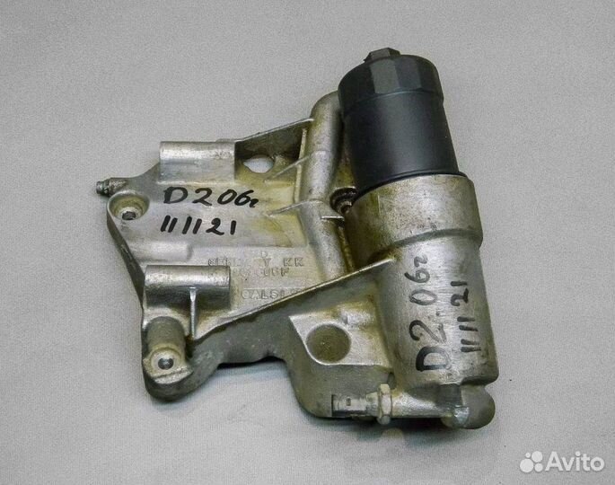 Кронштейн масляного фильтра Audi A8 D2 6.0