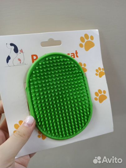 Щётка на руку для шерсти, зелёная