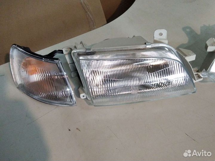 Комплект фар Тойота Калдина 96-02 г.в