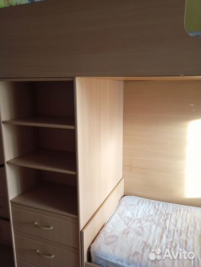 Продам двухъярусную кровать