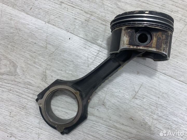 Поршень с шатуном Mercedes W203 C