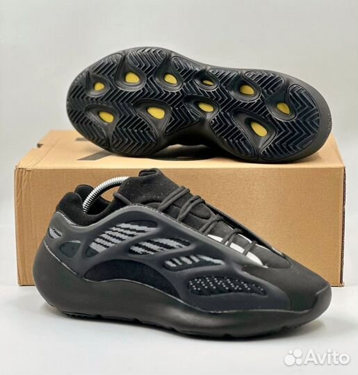 Кроссовки Adidas Yeezy Boost 700