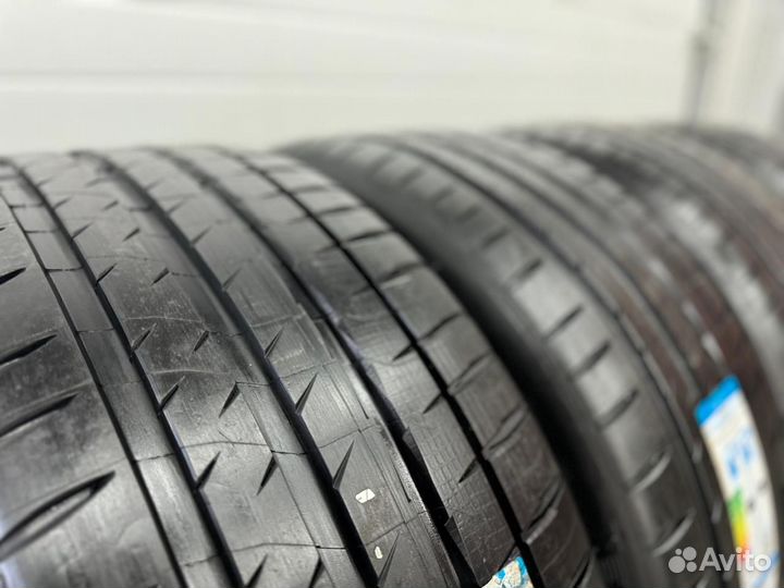 Michelin Pilot Sport 4 S 285/40 R23 и 325/35 R23 115Y