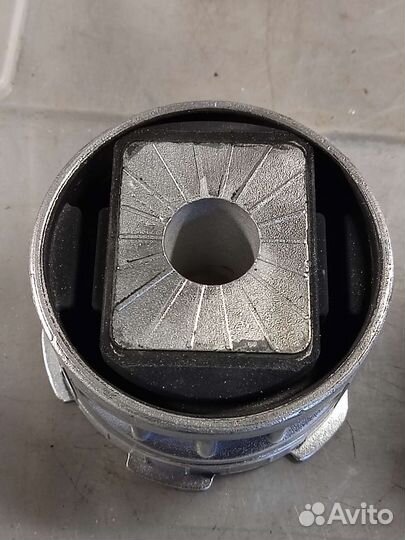 Сайлентблок подрамника VW Туарег Audi Q7 Cayenne