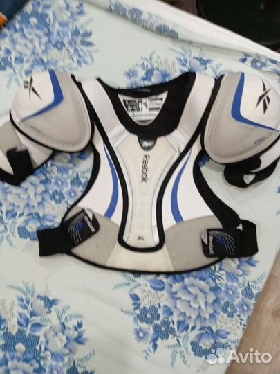 Нагрудник хоккейный reebok