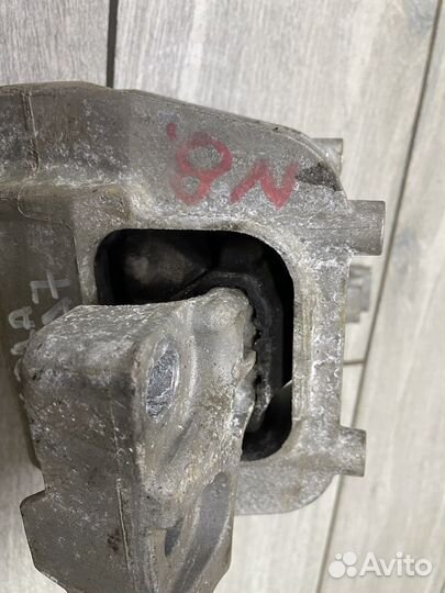 Опора двигателя правая Шкода Октавия А7 Ауди А3