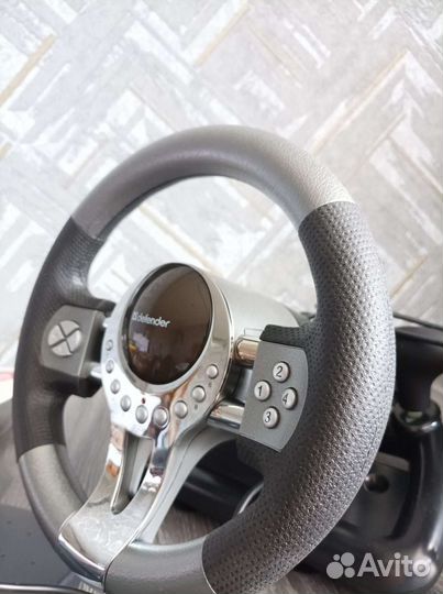 Игровой руль с педалями