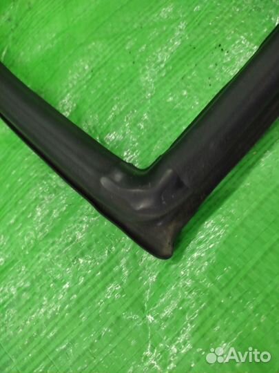 Уплотнитель стекла багажника VW Touareg 2002-2010