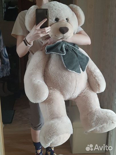 Огромный плюшевый медведь