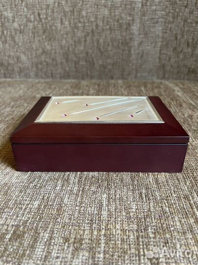 Деревянная шкатулка (сундучок, ларец)