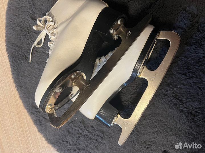 Коньки фигурные botas 37