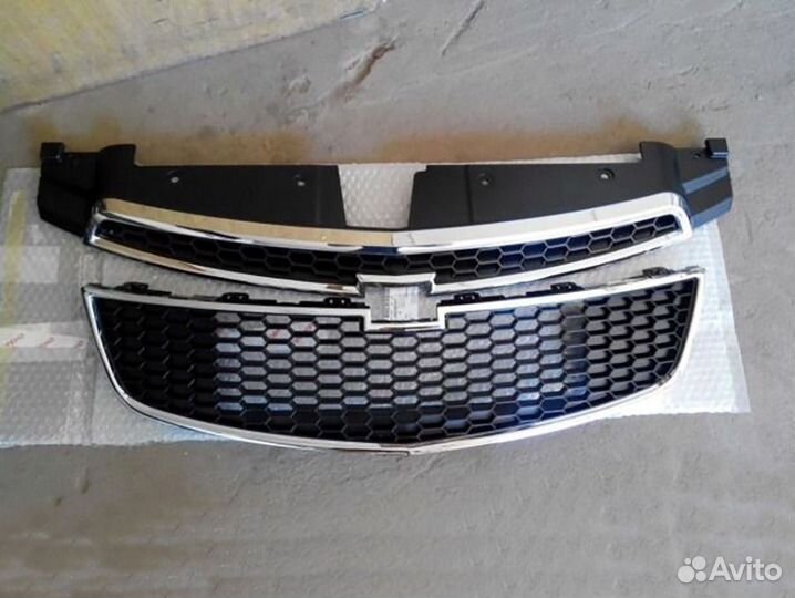 Решетка радиатора нижняя Шевроле Круз 2009 - 2013