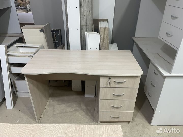 Письменный стол