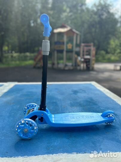 Самокат детский трехколесный новый