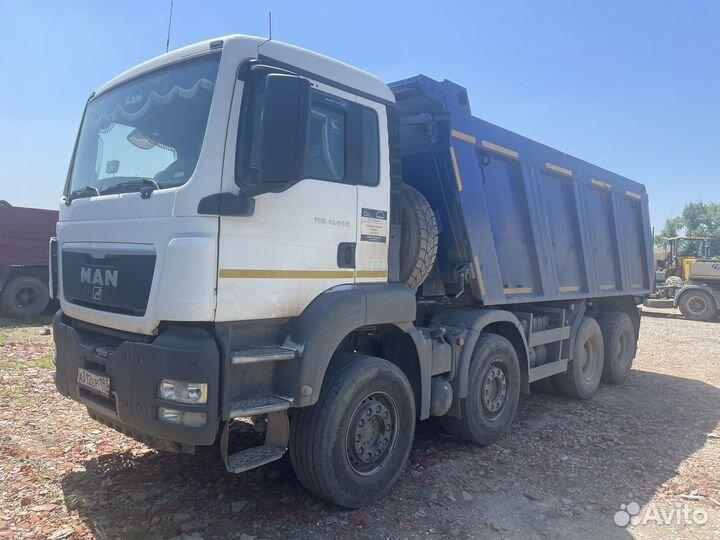 Водитель самосвала