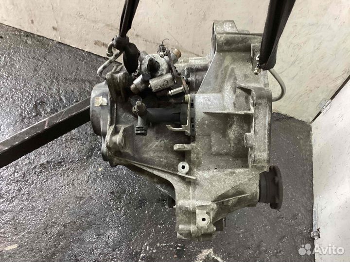 МКПП (механическая коробка переключения передач) V