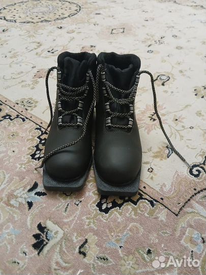 Лыжные ботинки